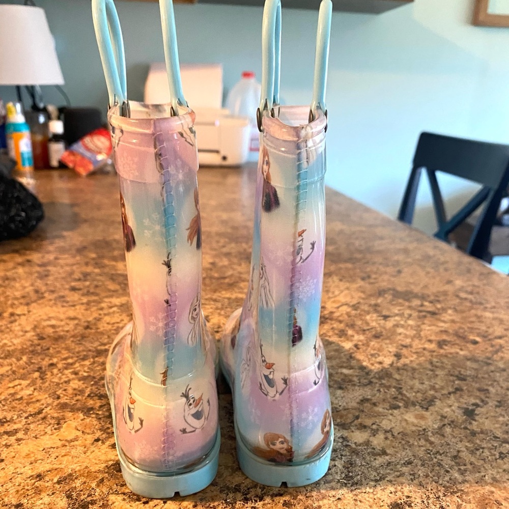 Disney Frozen Rainboots 8T - Picture 5 of 6